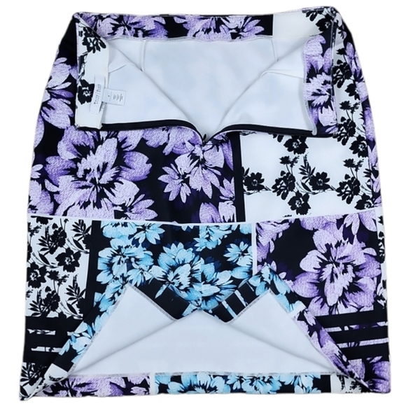 WHBM Hawaiian Print Scuba Knit A-Line Skirt - Picture 4 of 5